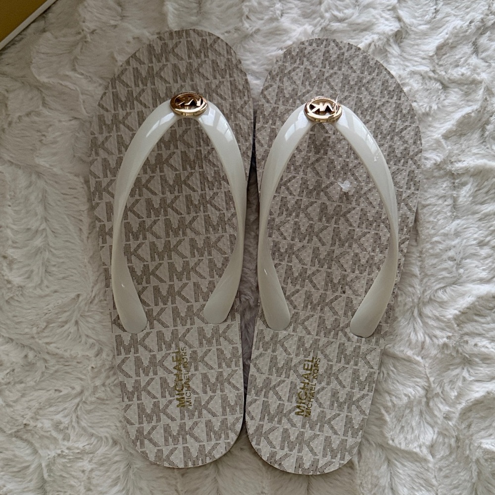 Michael Kors Vanilla Logo Sandals - Picture 2 of 11